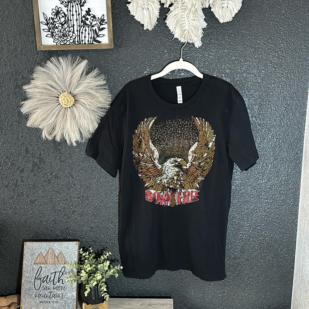 Born free graphic t-shirt